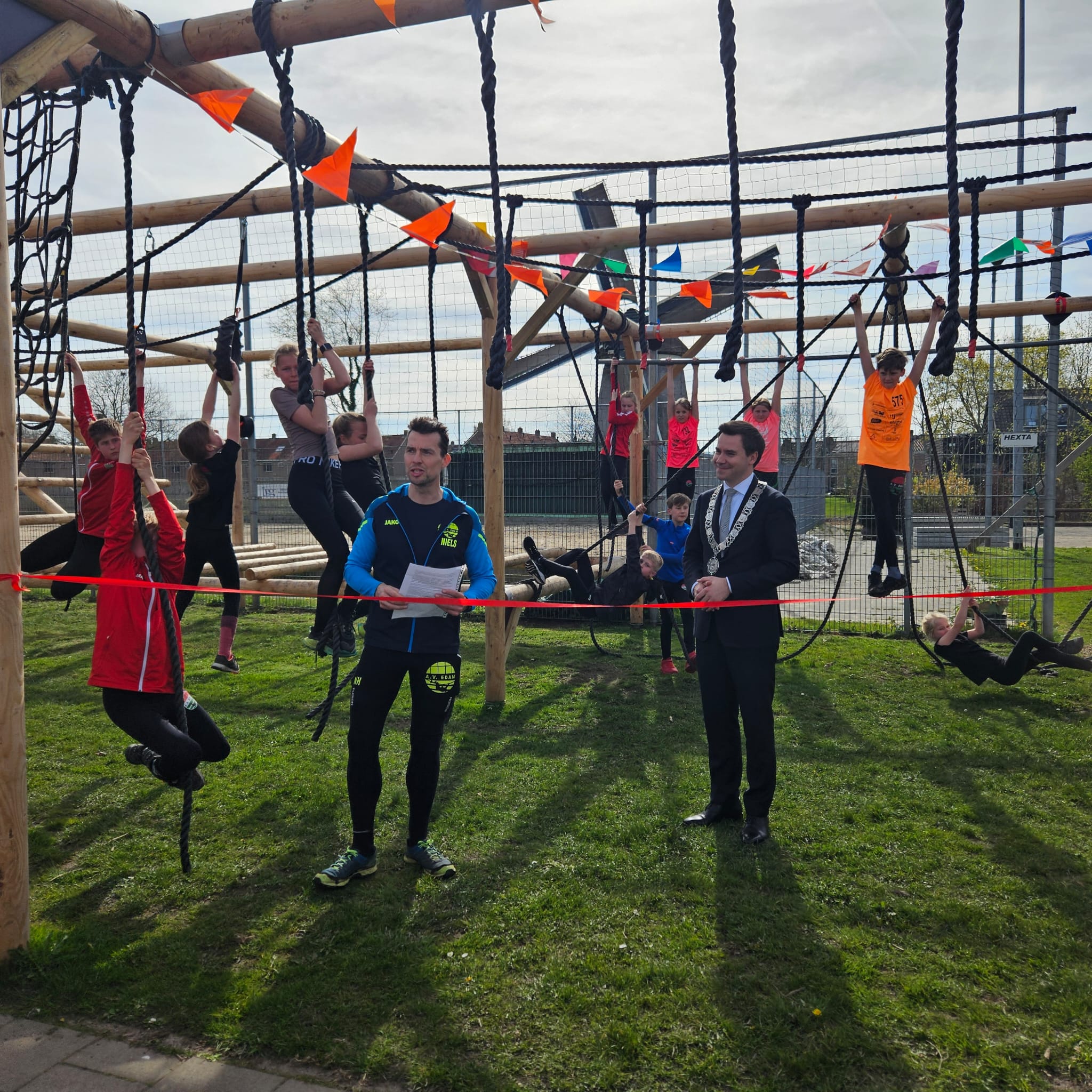 Burgemeester Rick Beukers opende de uitbereiding van de surcharge